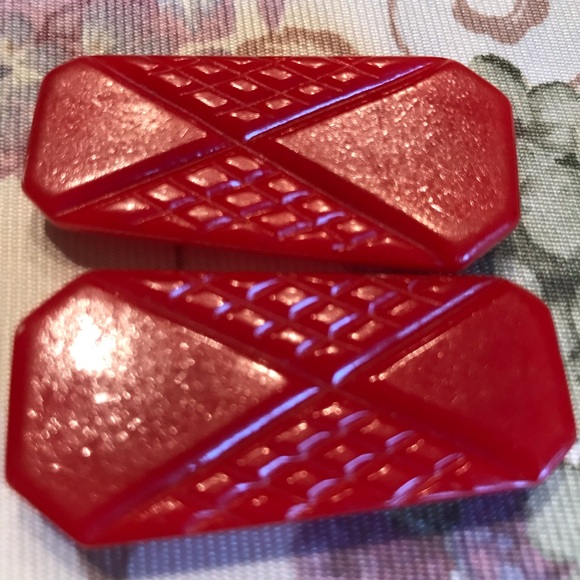 VINTAGE RED LAPEL OR SHOULDER BROOCHES - Picture 8 of 8